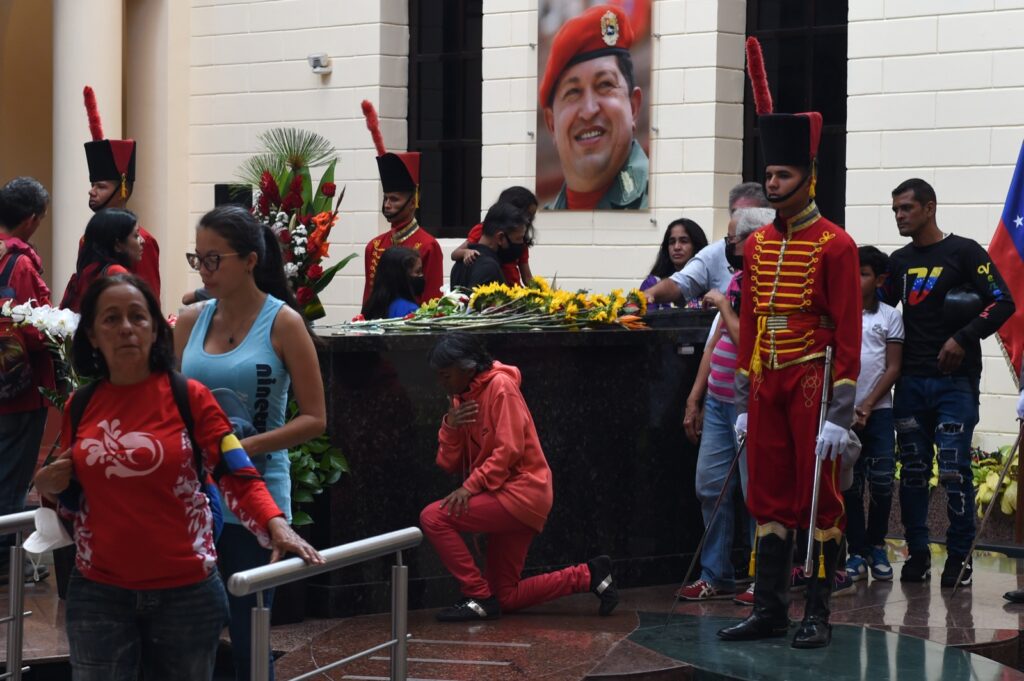 «Él sigue en nosotros»: Seguidores de Chávez honran su memoria a 10 años de su muerte
