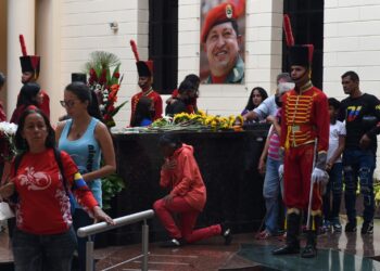 Seguidores de Chávez honran su memoria a 10 años de su muerte. Foto: AFP