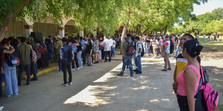 Incertidumbre entre universitarios y trabajadores de UCAN, ilegalizada y confiscada por el régimen. Foto: Cortesía