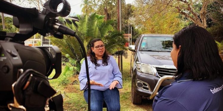 Miriam Zepeda es la propietaria de la línea exclusiva de transporte para mujeres en Nicaragua. Foto: Telenorte