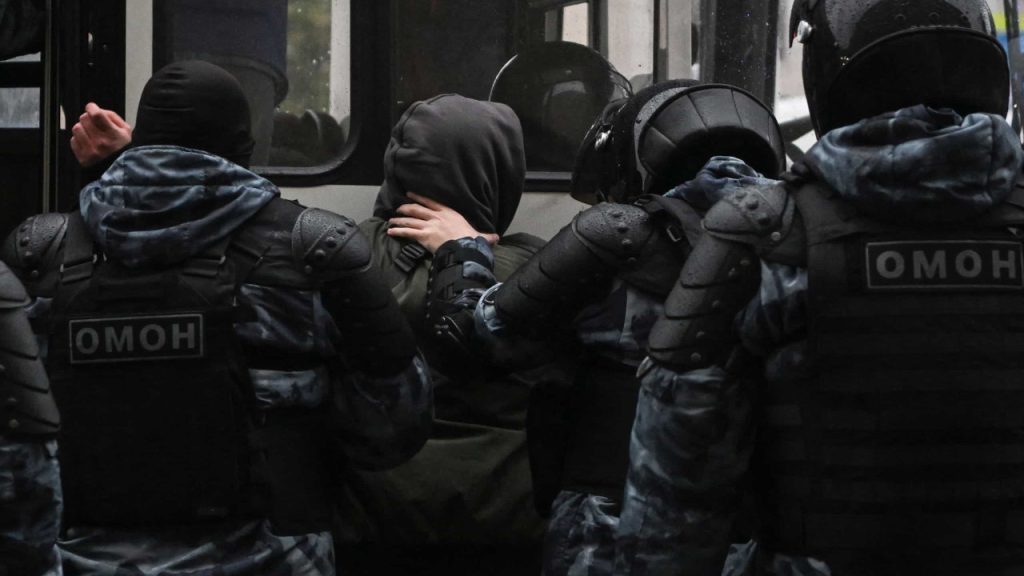 Tres poetas rusos, acusados de amenazar a «la seguridad del Estado» por acto pacifista