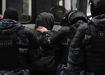 Tres poetas rusos, acusados de amenazar a "la seguridad del Estado" por acto pacifista