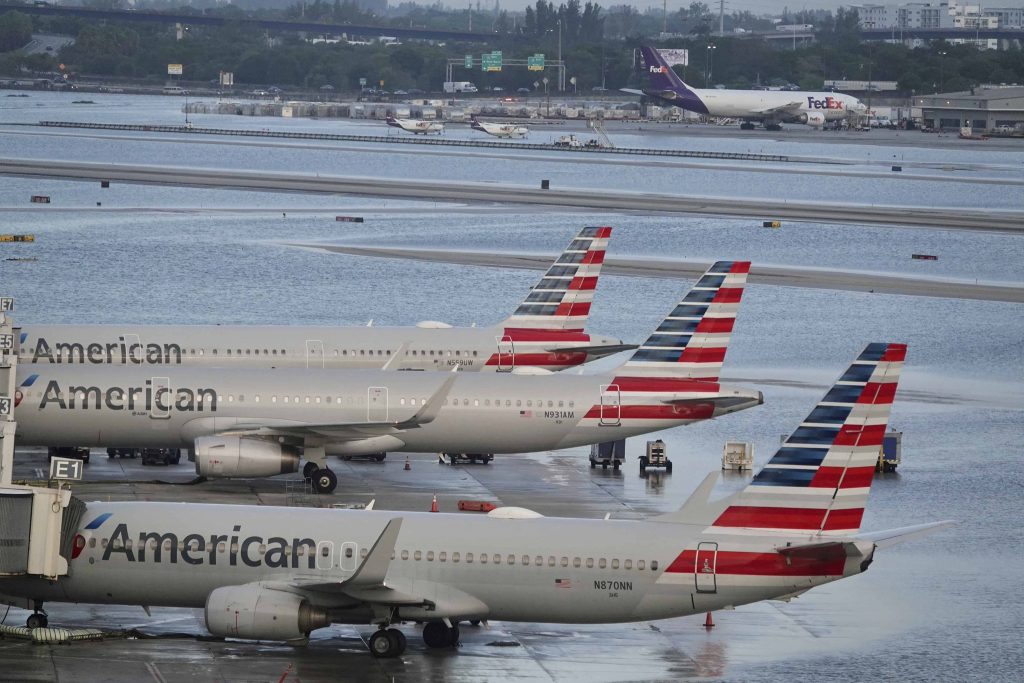 Lluvias torrenciales en EEUU obligan a cerrar un aeropuerto en el sur de Florida