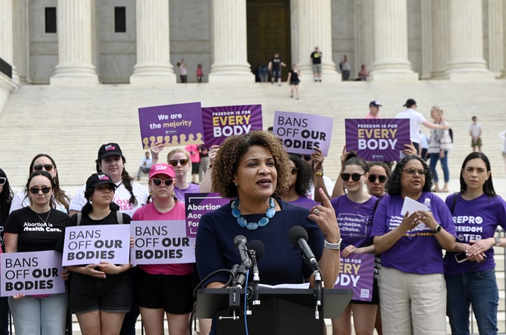 Aborto vuelve a la Corte Suprema de EEUU, ahora por la píldora abortiva