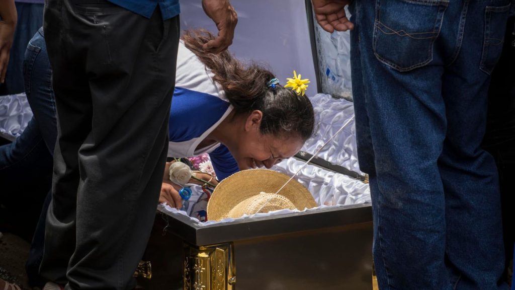 Fotorreporteros  expuestos a mucho dolor y violencia. Foto: Art&iacute;culo 66 / La Prensa, Oscar Navarrete 