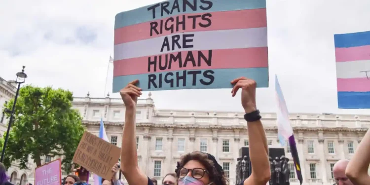 Cámara de Representantes de EEUU aprueba prohibir atletas trans en deportes femeninos