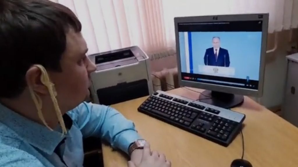 Diputado ruso que se burló de Putin intenta apelar su condena