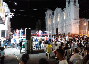 A ningún matagalpino le «cayó en gracia» el ring de boxeo que la alcaldía mandó a instalar frente la Catedral. Foto: VEL / Artículo 66