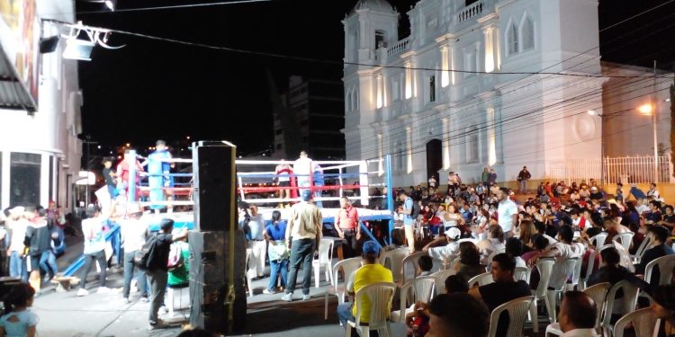 A ningún matagalpino le «cayó en gracia» el ring de boxeo que la alcaldía mandó a instalar frente la Catedral. Foto: VEL / Artículo 66