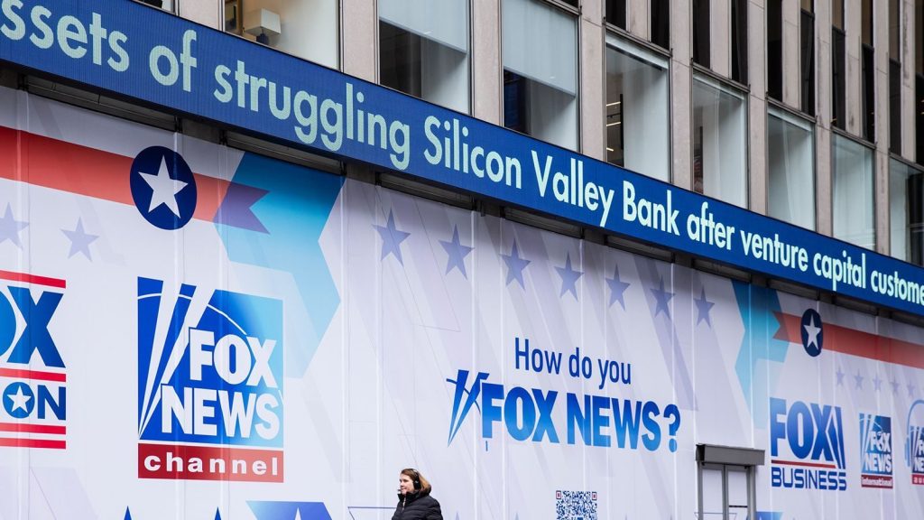 Juicio por difamación contra Fox News en EEUU se demora por posible negociación