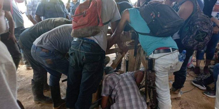 Rescatan con vida a minero que había quedado atrapado en un túnel en Santo Domingo, Chontales.
