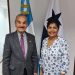 La nueva embajadora de Nicaragua en Panamá, Consuelo Snadoval (d) junto al embajador de Guatemala en el país canalero (i). Foto: Embajada de Guatemala en Panamá