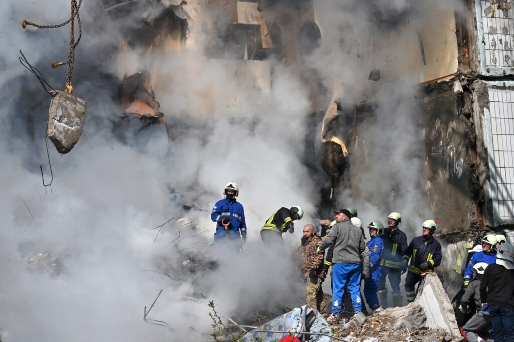 Un niño pequeño, su padre y su abuelo murieron en bombardeo ruso en Ucrania