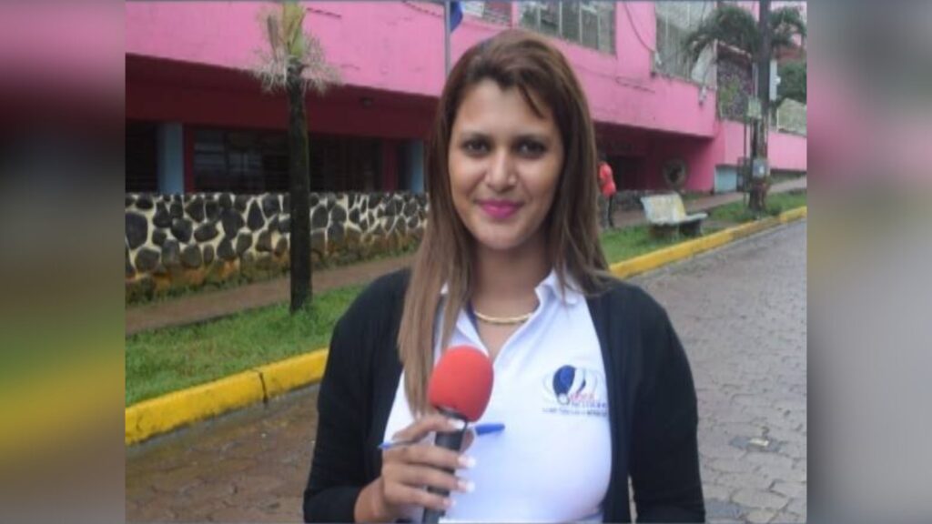 Policía detiene a otra periodista de Canal 10, junto a sus dos niños