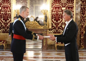 El Italiano Maurizio Carlo Gelli, nacionalizado Nicaragunse, presenta credenciales ante el Rey de España.