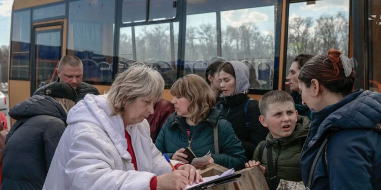 Rusia ordena evacuación parcial de zonas que ocupa en el sur de Ucrania