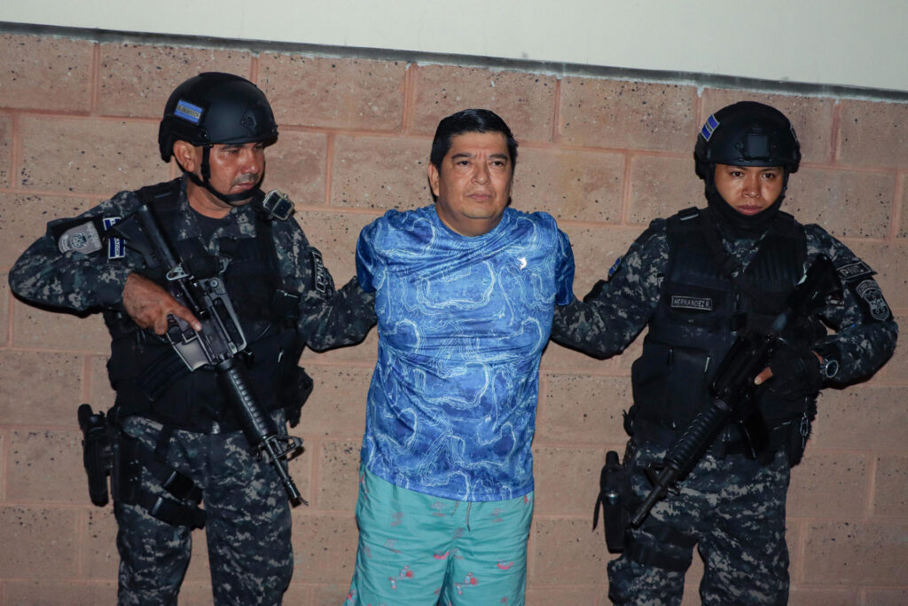 Arrestan al presidente del club de fútbol Alianza por estampida en estadio de El Salvador