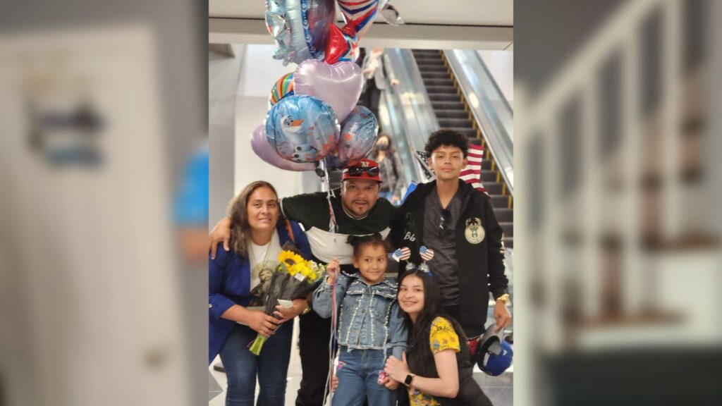 Exreo político Lázaro Rivas se reencuentra con su familia en EE.UU.