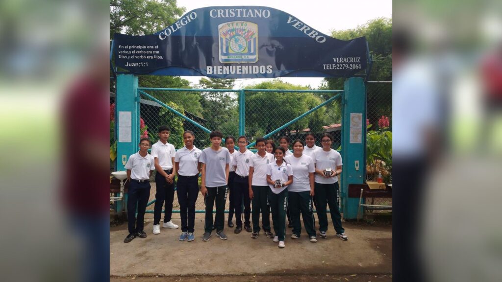 Estudiantes del colegio del que también se apoderó el régimen de Daniel Ortega
