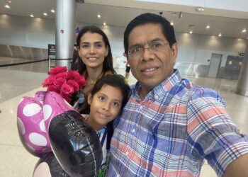 Miguel Mendoza se reencuentra con su familia en Miami después de 684 días separados. Foto: Tomada de la cuenta de Twitter de Miguel Mendoza