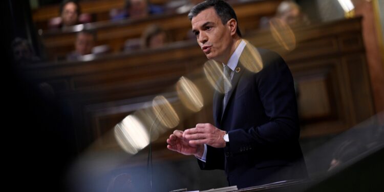 (ARCHIVOS) El primer ministro de España, Pedro Sánchez, pronuncia un discurso durante el debate parlamentario sobre el Estado de la Nación, en el Congreso de los Diputados en Madrid el 12 de julio de 2022.