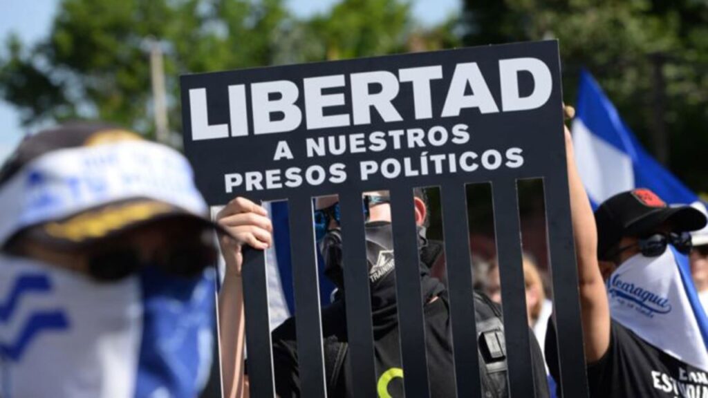 La dictadura Ortega-Murillo mantiene a más de 120 nicaragüenses encarcelados por razones políticas.