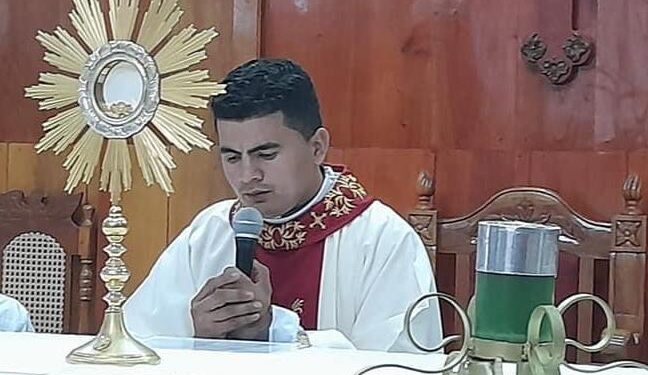 Raúl Vega, diácono nicaragüense desterrado que será ordenado sacerdote en EE. UU.