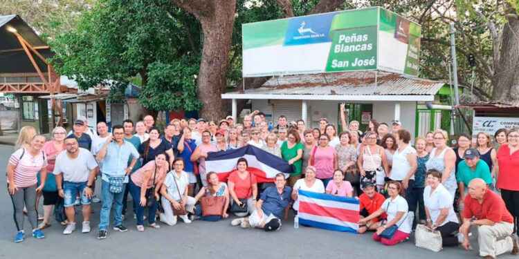 Turistas costarricenses rechazados por dictadura Ortega-Murillo.