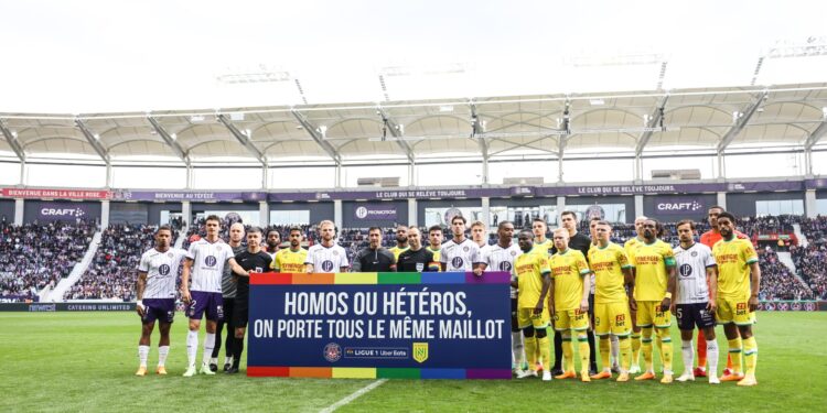 Fútbolistas que se niegen a participar en campaña contra la homofóbia serán sancionados en Francia