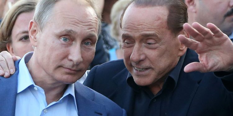 Putin rinde homenaje al "verdadero amigo" Berlusconi