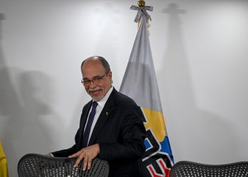 The president of Venezuela's National Electoral Council (CNE), Pedro Calzadilla, arrives to give his last press conference before resigning as a member of Venezuela's National Electoral Council (CNE) at the CNE headquarters in Caracas on June 15, 2023. - Part of the board of Venezuela's National Electoral Council (CNE), including its president Pedro Calzadilla and the rector Alexis Corredor, resigned this Thursday in order to guarantee "political stability" in view of the 2024 presidential elections, announced the head of the organization. (Photo by Federico PARRA / AFP)