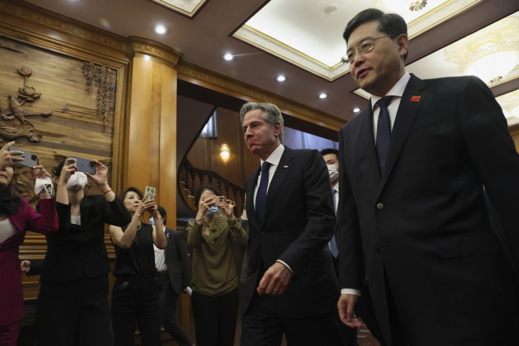 Blinken llega a China en busca de aliviar clima de tensiones