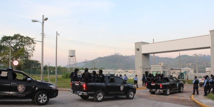 Tropas entran a cárceles de máxima seguridad en Honduras para retomar control ante pandillasTropas entran a cárceles de máxima seguridad en Honduras para retomar control ante pandillas