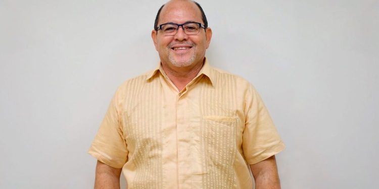Alejandro Solís, restituido en su cargo de embajador en Cuba.