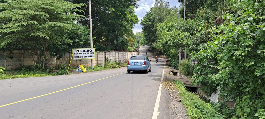 Conductores siguen desafiando cauce natural en Valle Gothel, donde fue arrastrada una persona 