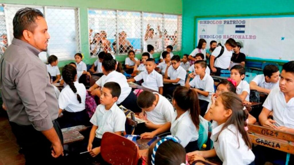 Padre Edwin Román a maestros nicaragüenses: «Nunca pierdan el sentido de su noble vocación»