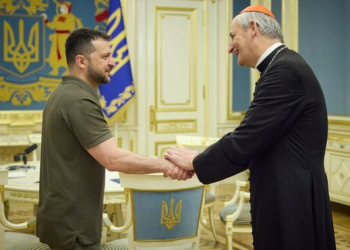 Un alto el fuego en Ucrania "no conducirá a la paz", dice Zelenski al enviado del Vaticano