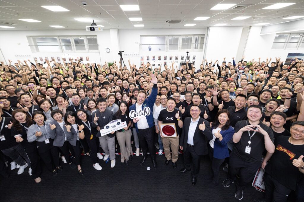 Elon Musk es recibido en China como una «superestrella»