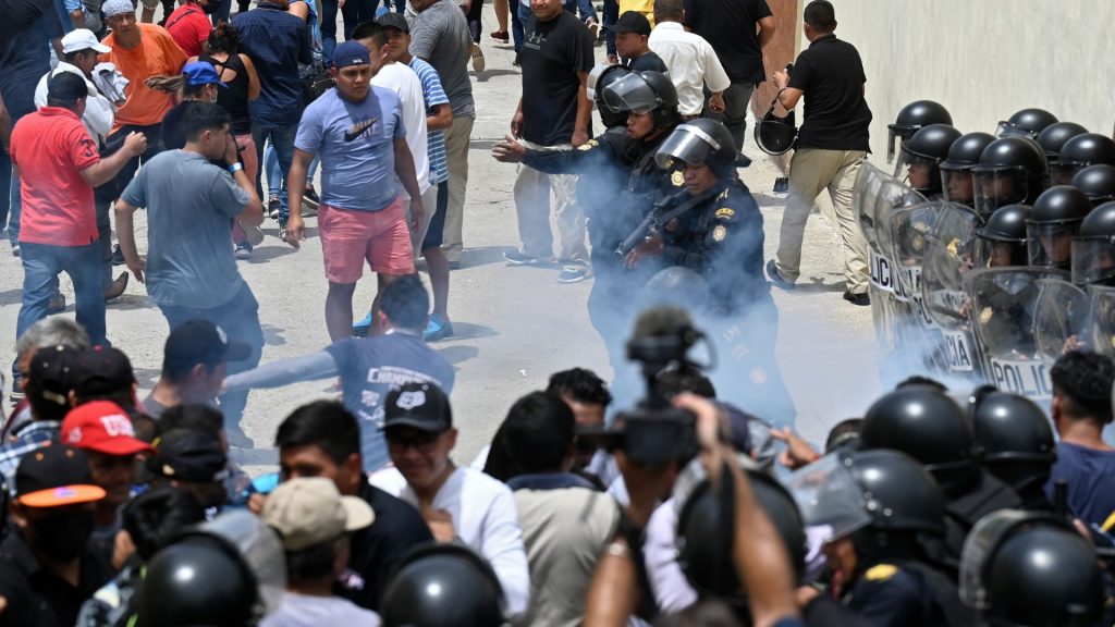 Disturbios en Guatemala por supuestas anomalías en elecciones. Foto: Artículo 66 / AFP