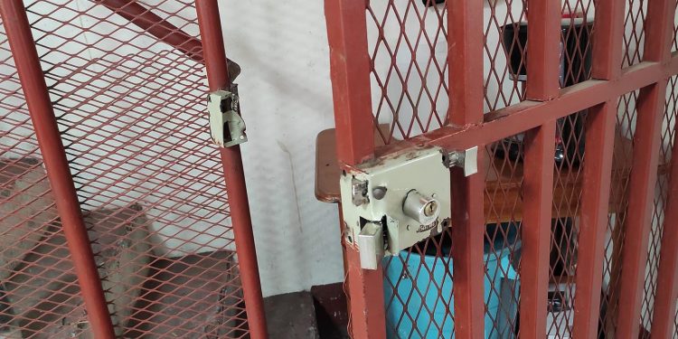 Cerradura forzada de una de las puertas de acceso al Santuario de Nuestro Señor de Esquipulas de la Diócesis de Jinotega.