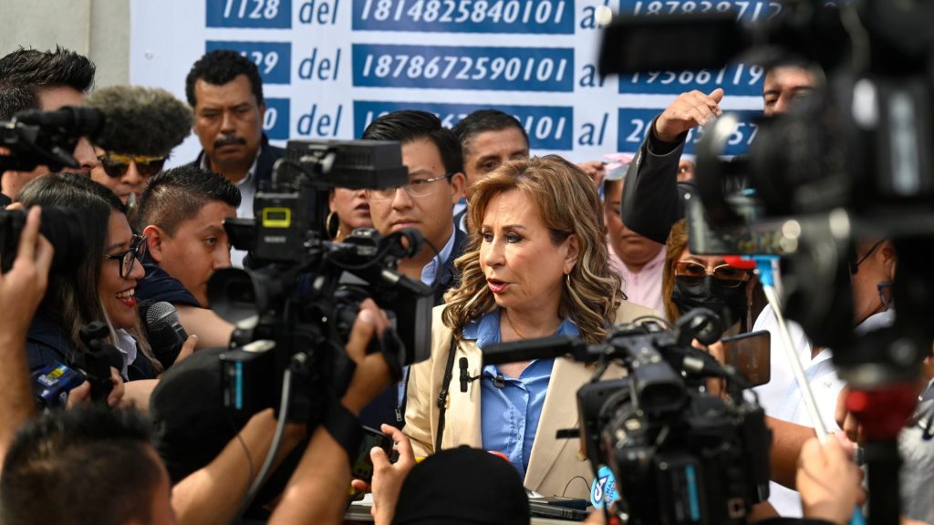 Sandra Torres denunció que el partido oficialista Vamos estuvo «comprando votos». Fotos: Artículo 66 / AFP