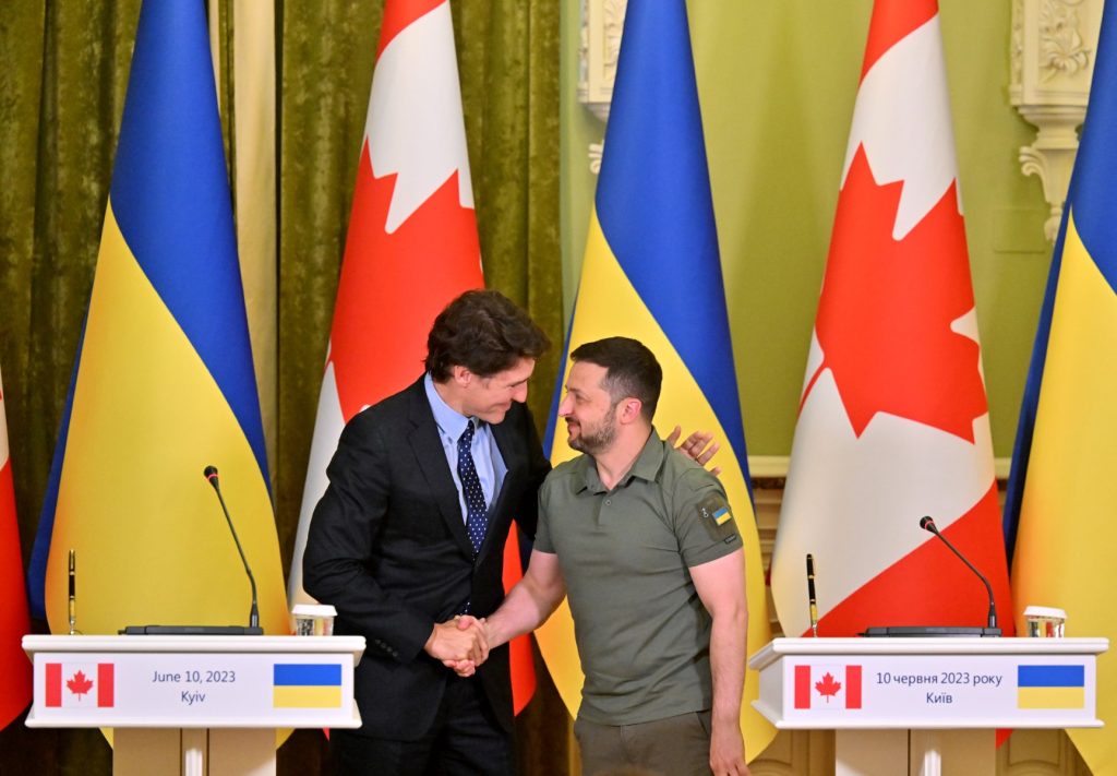 Primer ministro de Canadá llega a Ucrania