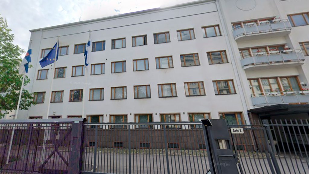 Finlandia expulsará a 9 miembros de la embajada rusa por espionaje