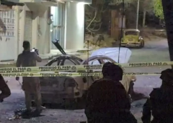 Al menos cuatro guardias gravemente heridos por explosión de coche bomba en México