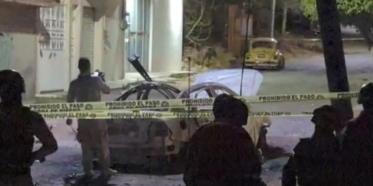 Al menos cuatro guardias gravemente heridos por explosión de coche bomba en México