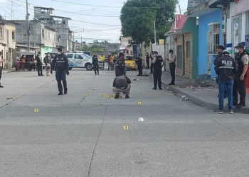 Ataque armado en Ecuador deja cinco muertos y ocho heridos.