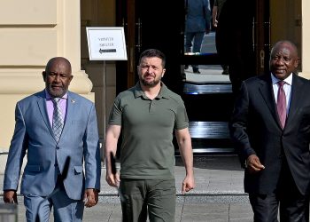 Presidente Azali Assoumani, de Unión de las Comoras, presidente de Ucrania, Volodymyr Zelensky, y presidente de Sudáfrica, Cyril Ramaphosa. Foto: AFP