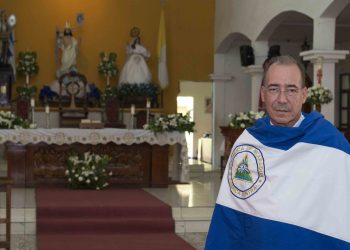Padre Edwing Román. Foto: La Prensa/ Archivo.