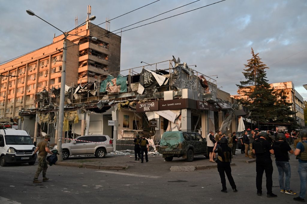 Al menos tres muertos y 42 heridos en ataque a un restaurante en Ucrania