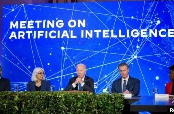 Biden presiona a gigantes tecnológicos para regular la inteligencia artificial